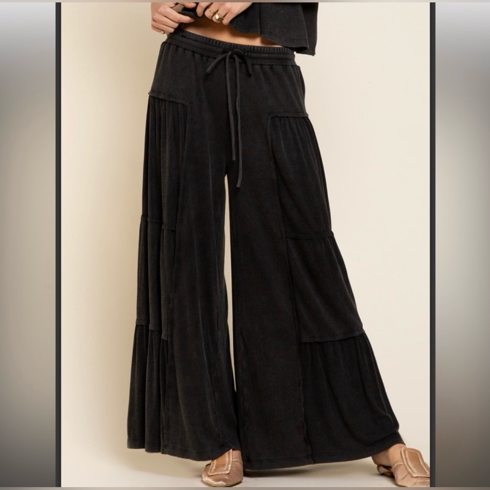 POL Black Flowy Ribbed Knit Wide Leg Pants🖤